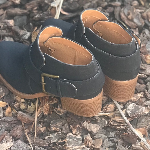 Buckled stacked heel booties - Picture 3 of 5